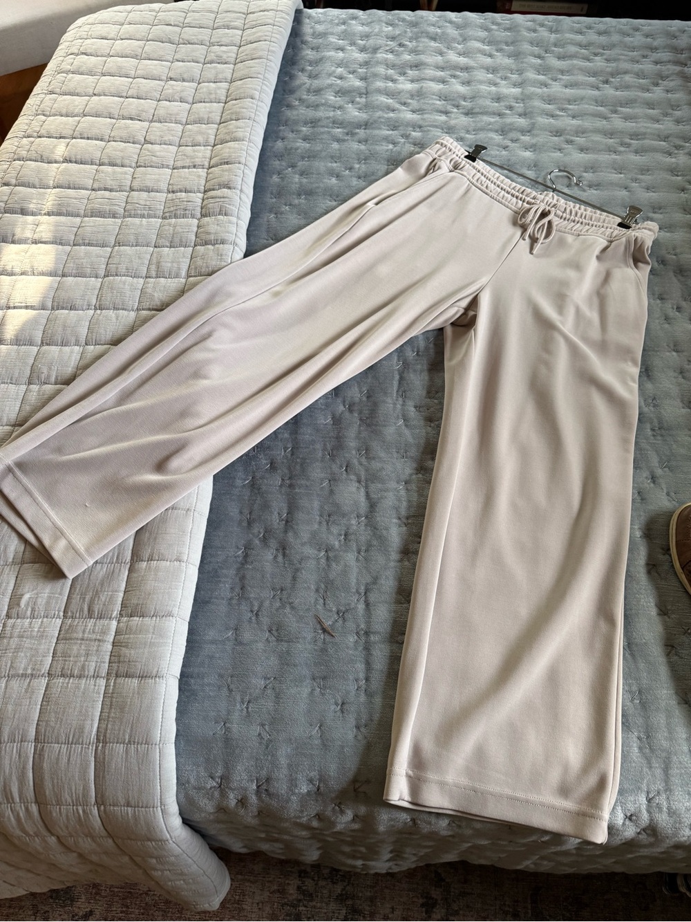Athleta Cream Drawstring Knit Joggers